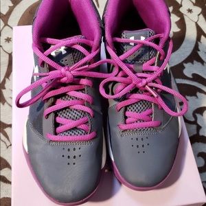 Girls basketball shoes